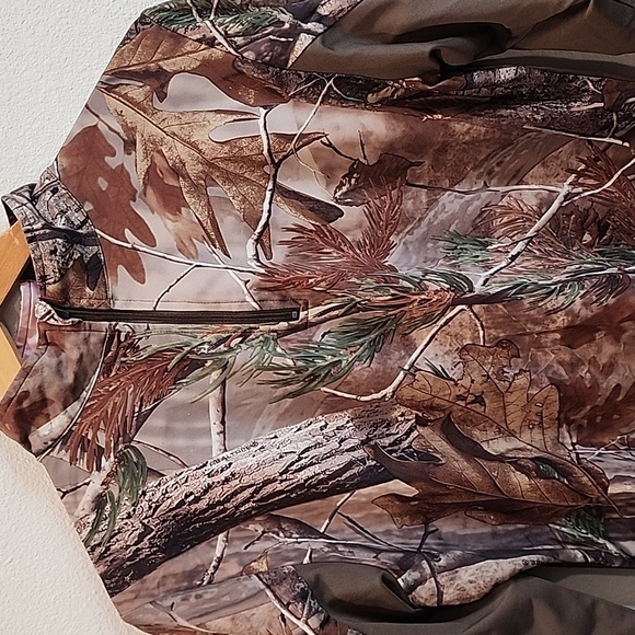 Realtree Women's Lightweight Camouflage 1/4 Zip Jacket - Picture 2 of 6